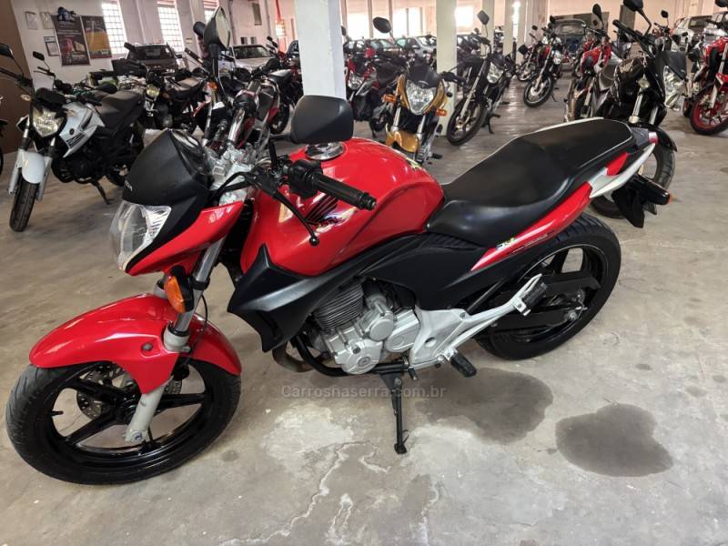 HONDA - CB 300R - 2009/2010 - Vermelha - R$ 12.300,00