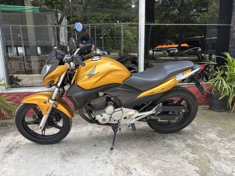 HONDA - CB 300R - 2009/2010 - Amarela - R$ 13.300,00