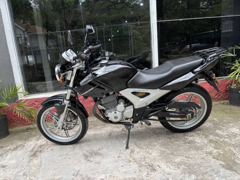 HONDA - CB TWISTER - 2005/2005 - Preta - R$ 10.300,00