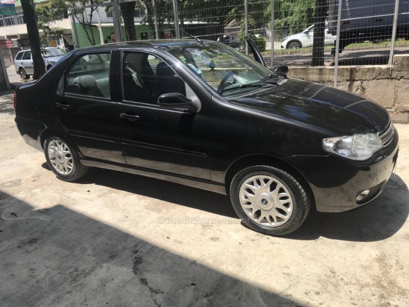 FIAT - SIENA - 2005/2006 - Preta - R$ 26.000,00