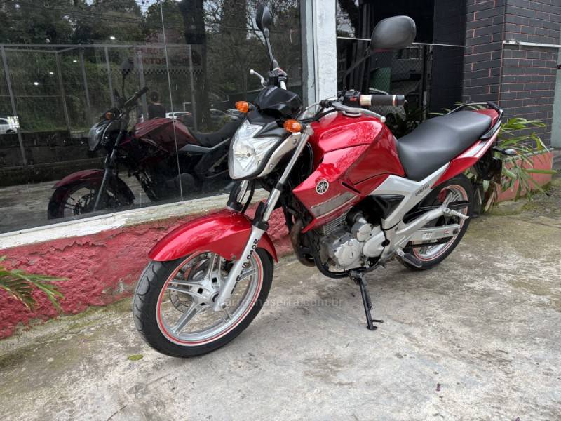 YAMAHA - FAZER - 2013/2014 - Vermelha - R$ 14.800,00