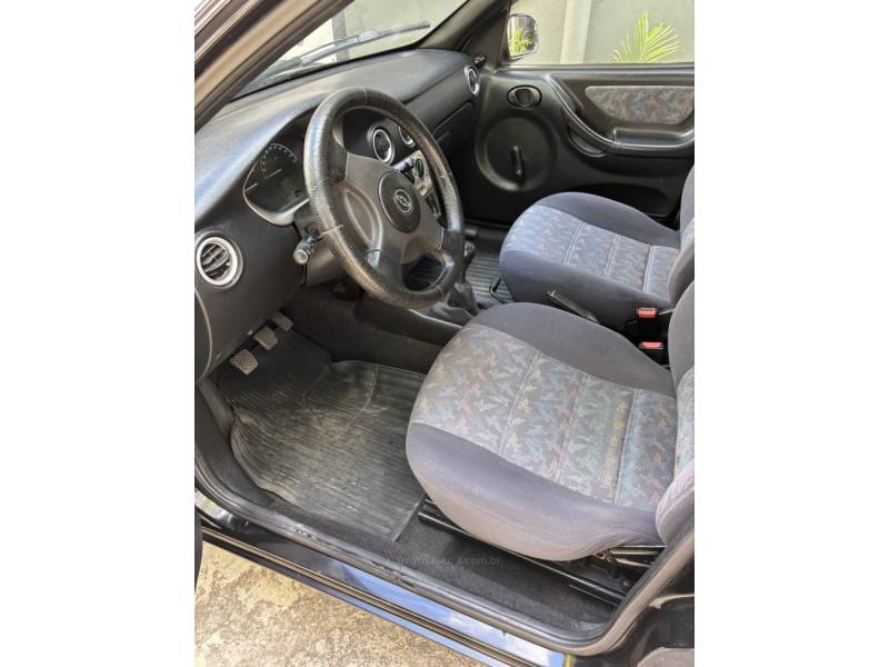 CHEVROLET - CELTA - 2002/2003 - Preta - R$ 17.800,00