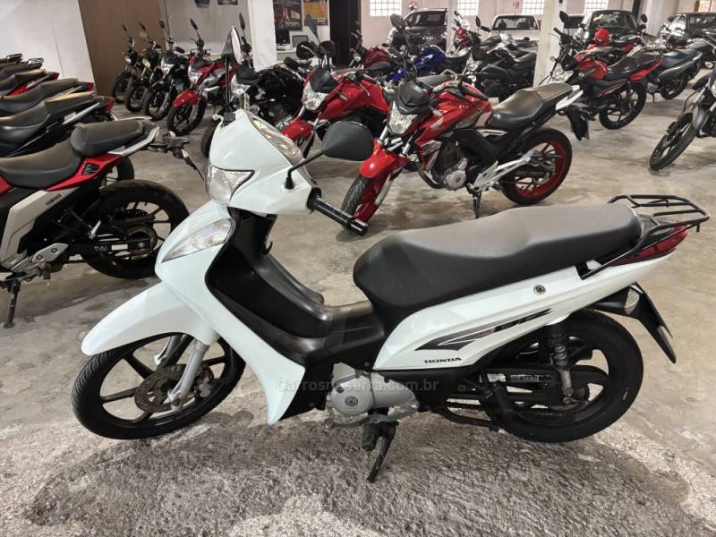 HONDA - BIZ 125 - 2013/2013 - Branca - R$ 12.800,00