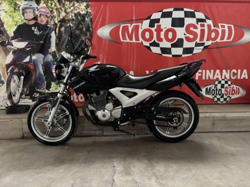 HONDA - CB TWISTER - 2005/2005 - Preta - R$ 10.300,00