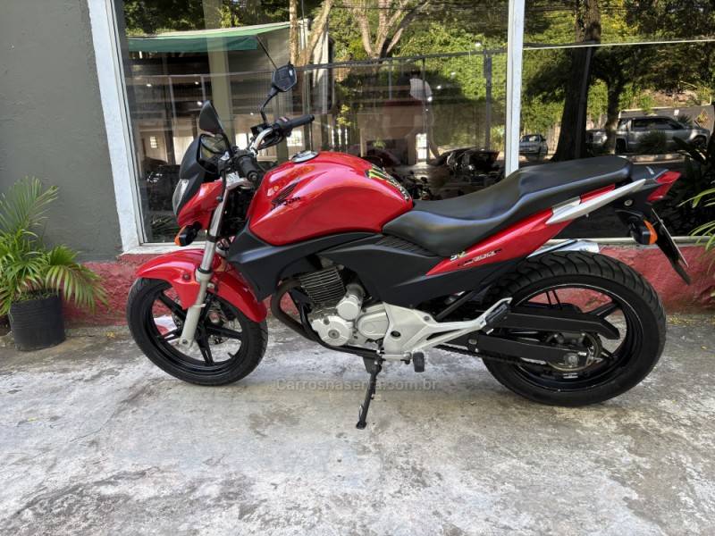 HONDA - CB 300R - 2009/2010 - Vermelha - R$ 12.300,00