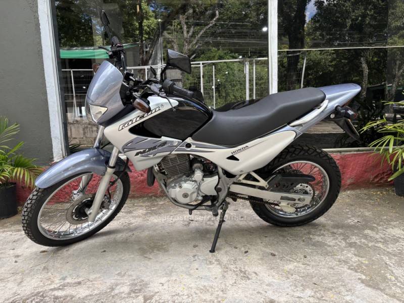 HONDA - NX4 FALCON - 2006/2007 - Cinza - R$ 23.000,00