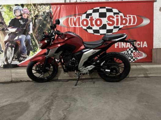 YAMAHA - FAZER - 2018/2019 - Vermelha - R$ 19.500,00