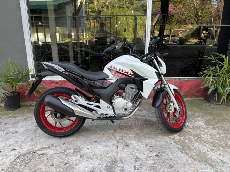 HONDA - CB 250F TWISTER - 2022/2022 - Branca - R$ 22.500,00