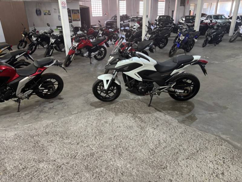 HONDA - NC 750X - 2015/2015 - Branca - R$ 37.000,00