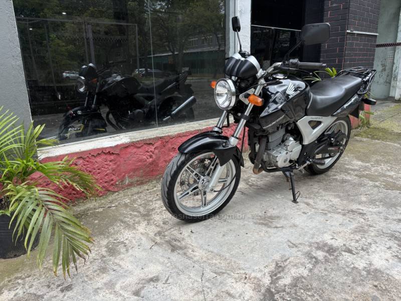 HONDA - CB TWISTER - 2005/2005 - Preta - R$ 10.300,00