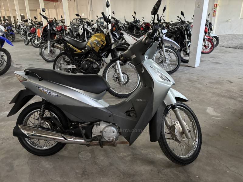 HONDA - BIZ 125 - 2005/2006 - Prata - R$ 7.500,00