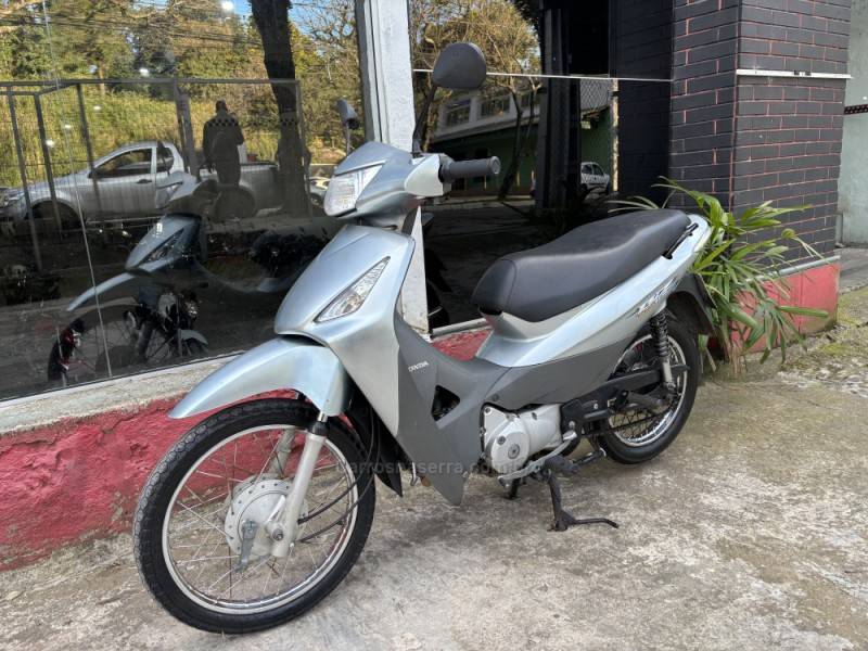 HONDA - BIZ 125 - 2005/2006 - Prata - R$ 7.500,00