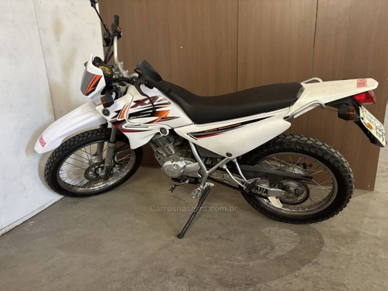 YAMAHA - XTZ 125 - 2004/2005 - Vermelha - R$ 9.200,00