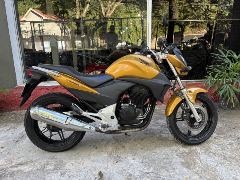 HONDA - CB 300R - 2010/2011 - Amarela - R$ 12.500,00