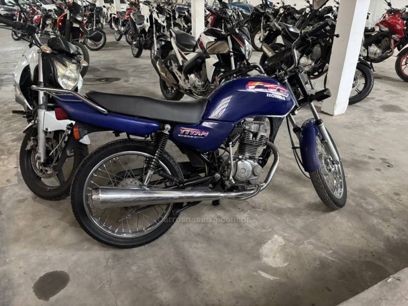 HONDA - CG 125 - 2005/2006 - Azul - R$ 7.200,00