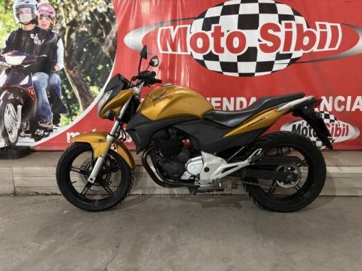 HONDA - CB 300R - 2010/2011 - Amarela - R$ 12.500,00